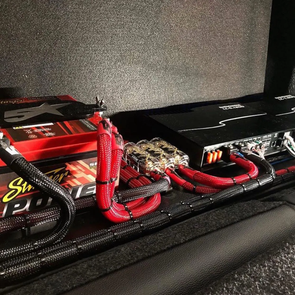 Stinger XFDB108 Stinger XLink Linkable Fuse or Distribution Block with